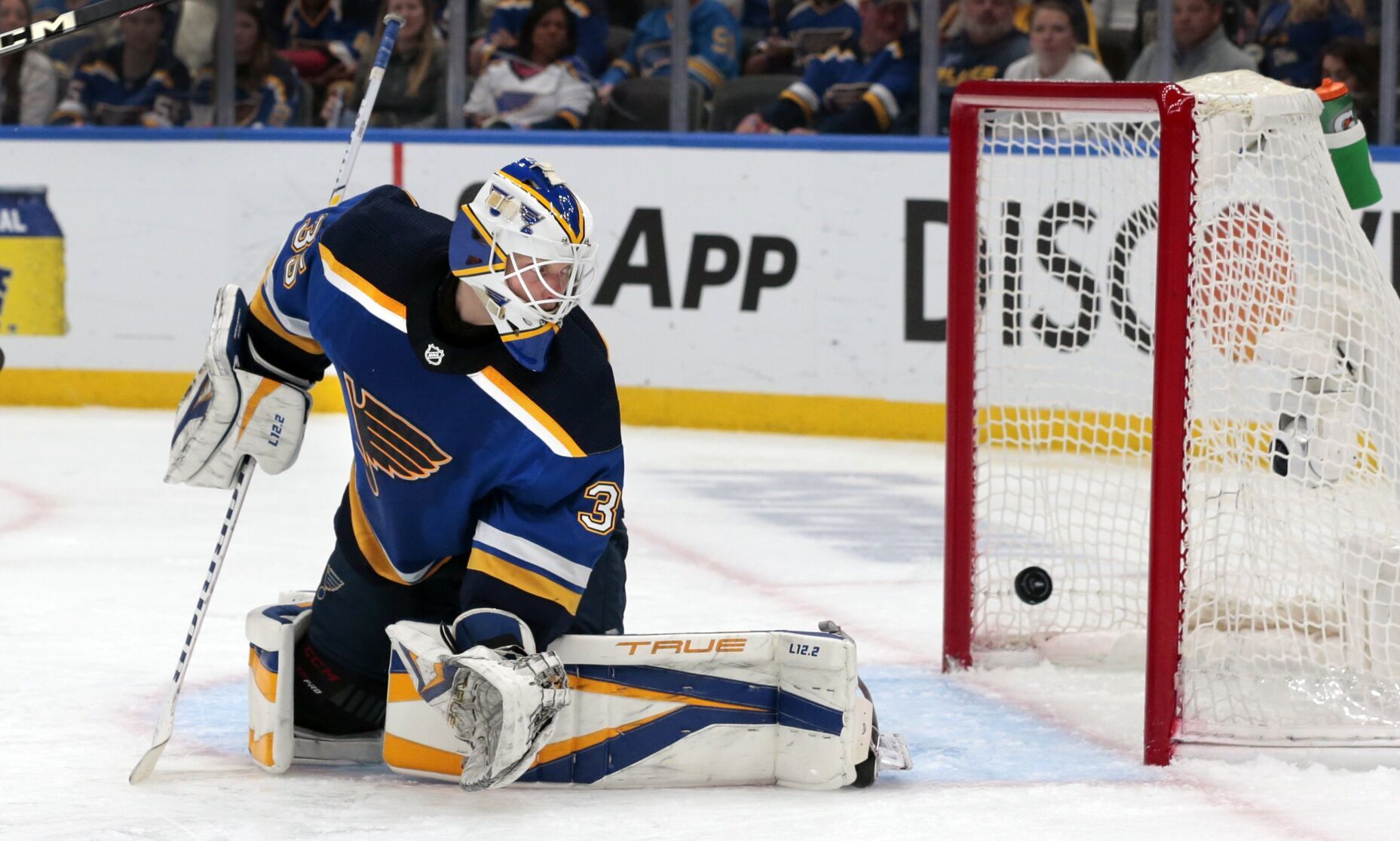 Blues host Avalanche in Game 4